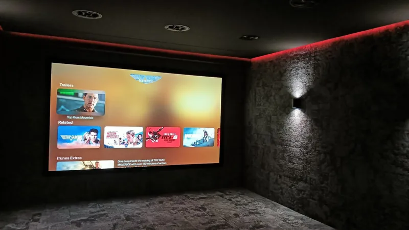 Sala de cine privado con sonido envolvente