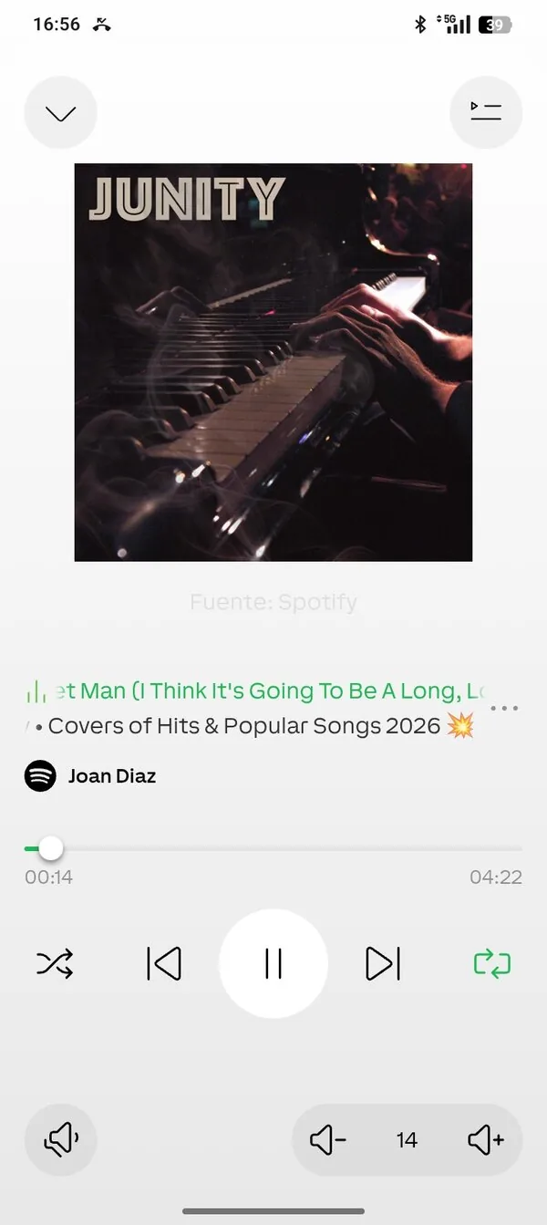 Pantalla de la app reproduciendo música